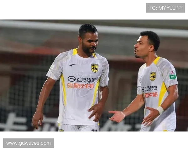 广州豹半场领先南京城市尼康助攻罗萨破门展现强大实力