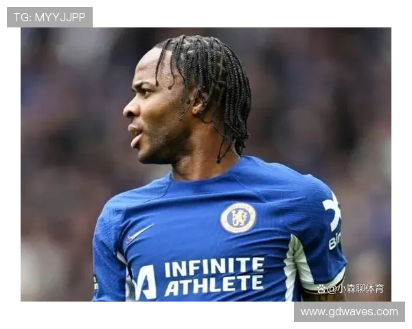 斯特林勇敢对抗蒙面窃贼保护家人安全展现真男人风范